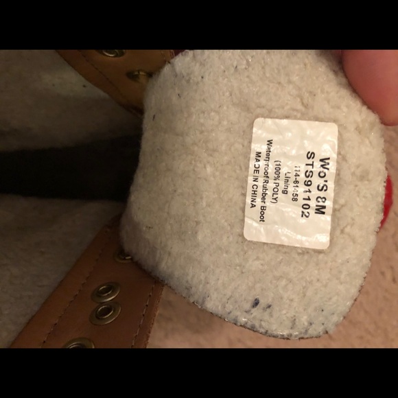 Red Sperry duck boots - Picture 4 of 5